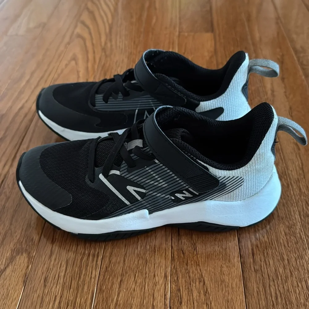 🎉New Balance- Velcro Sneakers(Size 2)🎉 - Picture 3 of 6